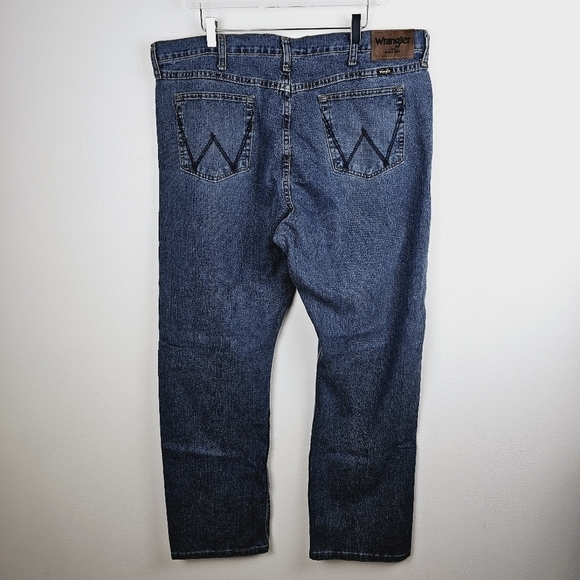 Wrangler Men's Relaxed Fit Boot Jeans NWT, 40x32 - Picture 2 of 12